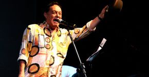 Germano Mathias comemora aniversário no Bar do Alemão