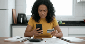 Cartão de crédito vs cartão de débito: entenda qual deles está fazendo você perder dinheiro sem perceber