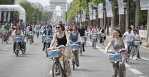 Paris celebra dia sem carros na rua