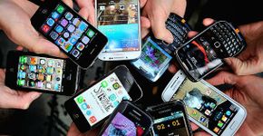 Jovens passam dobro do tempo nos smartphones do que imaginam