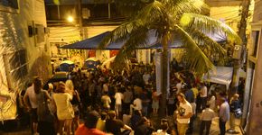 Samba de Lei faz ressaca de carnaval na Pedra do Sal