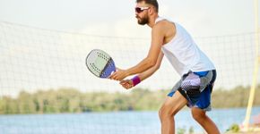 Beach tennis: 5 dicas para reduzir o risco de lesões