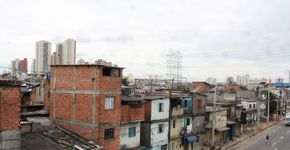 Projeto procura voluntários para dar aula em favela de SP