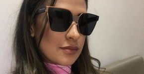 Simone posta foto ao lado de carrões e é criticada por seguidora