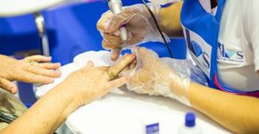 Brasileira cria sistema de manicure com broca de dentista