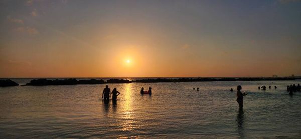 Pôr do sol em Mambo Beach