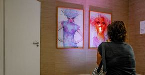 Casas à venda se transformam em galerias de arte