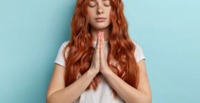 Está passando por um momento difícil? Conheça 7 preces espíritas para diferentes momentos da vida