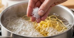 Por isso você deve colocar sal grosso na água do cozimento do macarrão