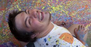 Artista plástico brasileiro com síndrome de Down expõe na Itália