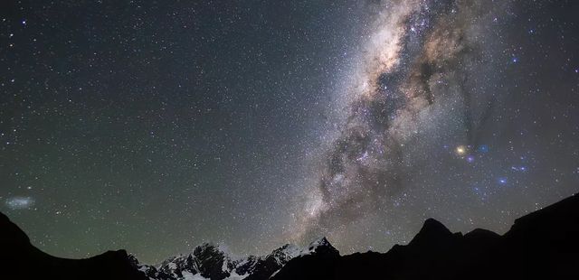 Exposição ‘Cosmontanhas – Uma jornada entre o céu e a Terra’