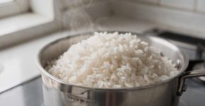 Arroz sem fritar: o truque japonês que deixa os grãos soltinhos e prontos em menos tempo