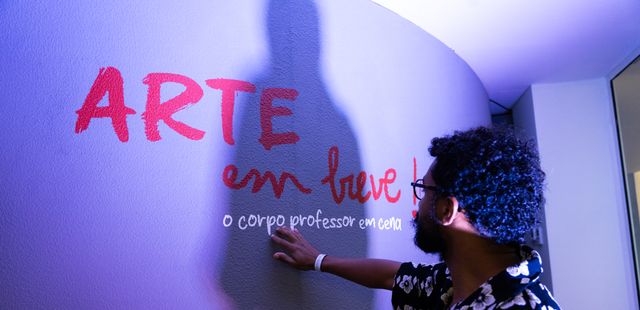 Mostra ‘ARTE EM BREVE: O corpo professor em cena’