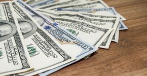 Site monitora e indica onde o dólar está mais barato