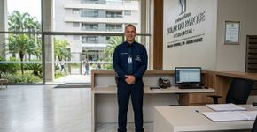 Cumprimentar o porteiro pelo nome todo dia mostra uma característica rara na sua personalidade