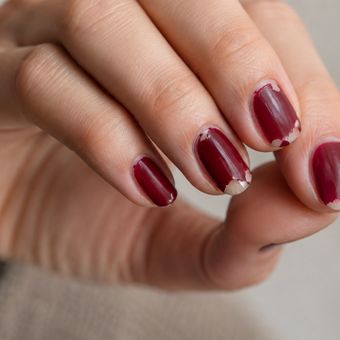 Featured mobile: O esmalte lasca no dia seguinte: o problema pode começar antes de a manicure abrir o vidrinho