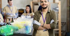 Ateliê Criativo capacita jovens em oficina de design e economia criativa com reciclagem de plástico