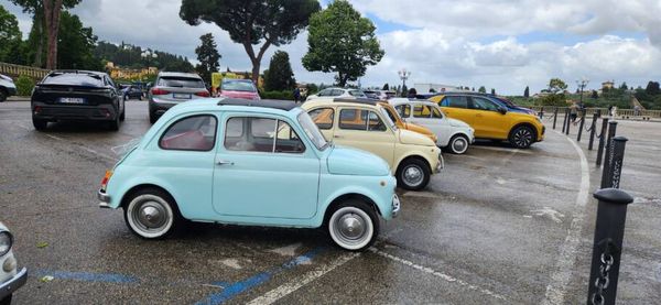 Fiat 500 para locação na Piazzale Michelangelo