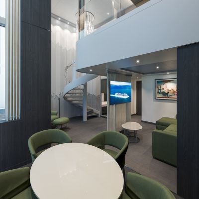 Interior da MSC Yacht Club Royal Duplex Suite