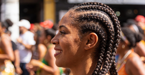 Os melhores penteados para o Carnaval que resistem ao calor e ao suor o dia todo