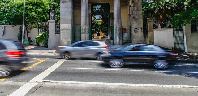 Cemitérios em SP recebem visitas do público: saiba quais