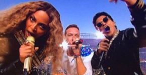 Beyoncé rouba a cena no intervalo do Super Bowl