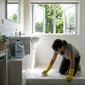 Da redação: Conselhos importantes para donas de casa brasileiras que usam água sanitária para limpar banheiros e cozinhas diariamente