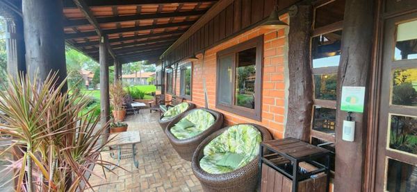 O hotel tem ampla área verde