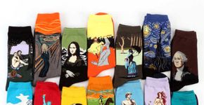 Meias estampadas dão tom divertido a looks básicos; veja 18 pares