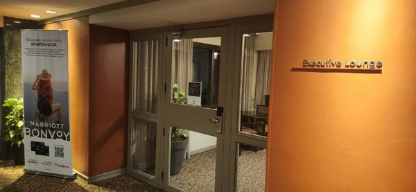O acesso à Sala Executiva é exclusiva aos hóspedes das categorias executiva e superiores e aos participantes do programa Marriott Bonvoy em categorias selecionadas