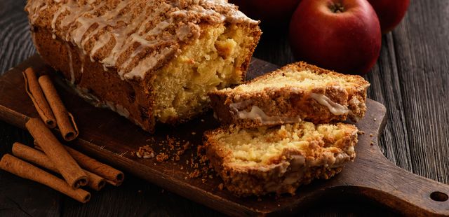 Bolo de maçã com canela, fofinho e delicioso