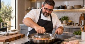 Dani García, chef: “Para que o frango fique bem crocante, não use óleo, use coxa que é fácil de desossar e bata para esticá-la e deixá-la o mais fina possível.”