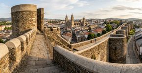 A cidade perfeita para comer bem e caminhar por uma muralha de dois mil anos: Patrimônio Mundial da UNESCO e uma verdadeira joia da arquitetura militar