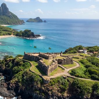 Featured mobile: O arquipélago mais famoso do Brasil encanta com 21 ilhas e nasceu como prisão no século XVIII