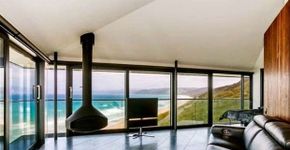 Casa na costa da Austrália parece flutuar no mar