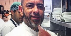 Henrique Fogaça segura cabeça de porco em foto e internet se divide nos comentários