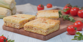 Torta de milho recheada para o lanche da tarde