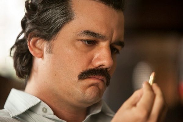 Antes de viver o narcotraficante mais conhecido do mundo, Wagner Moura era repórter de celebridades 