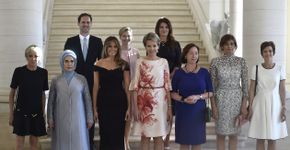Marido de primeiro-ministro é incluído em foto de primeiras-damas