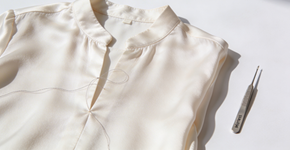 Recupere aquela blusa de seda com o uso estratégico da agulha de ponta fina para evitar que o tecido desfie ou puxe fio