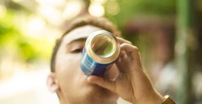 Refrigerante na adolescência pode trazer estes riscos à saúde