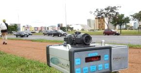 Motoristas são alvo de multas silenciosas com novo radar do governo