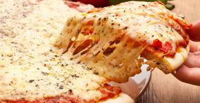 Faça sua pizza de liquidificador em casa