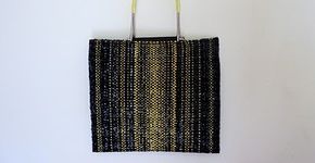 Bolsas sustentáveis feitas reutilizando fitas de VHS