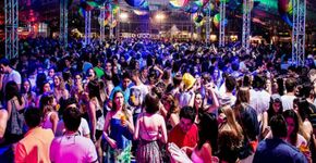 Farofada com Monobloco e João Brasil na Sociedade Rosas de Ouro