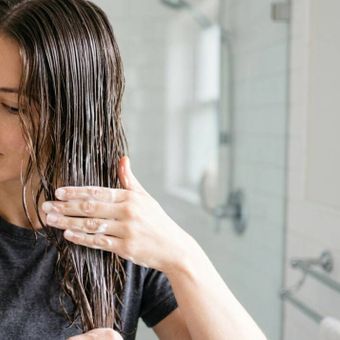 Featured mobile: Três cabeleireiros concordam: “O condicionador não é um complemento ao shampoo, é um grande aliado que nutre, protege e hidrata os cabelos.”
