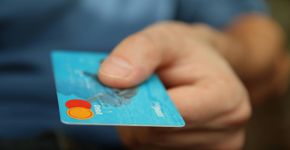 Você sabia? É possível pagar contas essenciais usando seu cartão de crédito