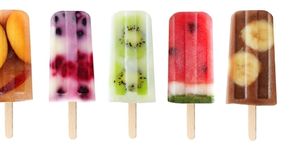 Dia do Sorvete: aprenda receitas de picolés saudáveis