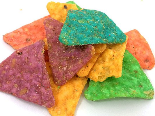 Os salgadinhos vêm com as cores da bandeira LGBT (Divulgação/Doritos)