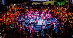 Pagode da 27 comanda roda na Vila Madalena